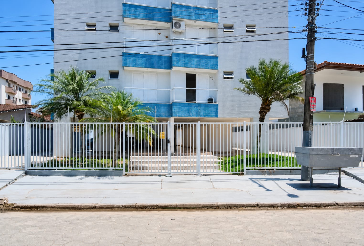 Fachada do prédio do Cantinho Ubatuba, no Itaguá